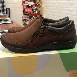 Earth Origins Tan Leather Loafers with Side Zipper